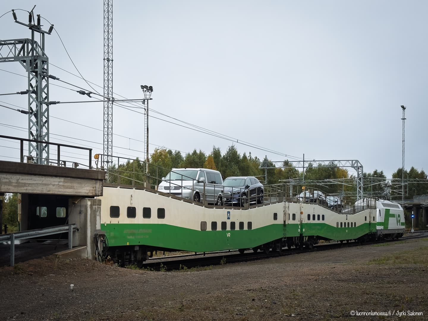 Autojuna-vaunu Kemijärven asemalla